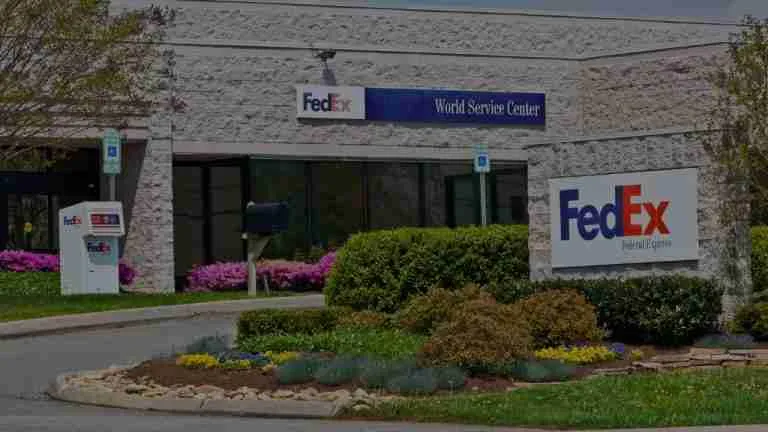 خدمة FedEx International Priority مقابل خدمة Economy